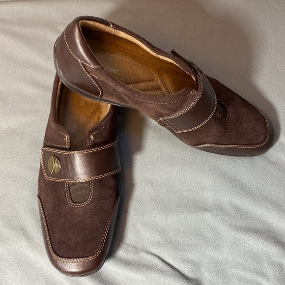 Naturalizer Leather Suede Velcro Slip-on Loafers - Picture 6 of 12